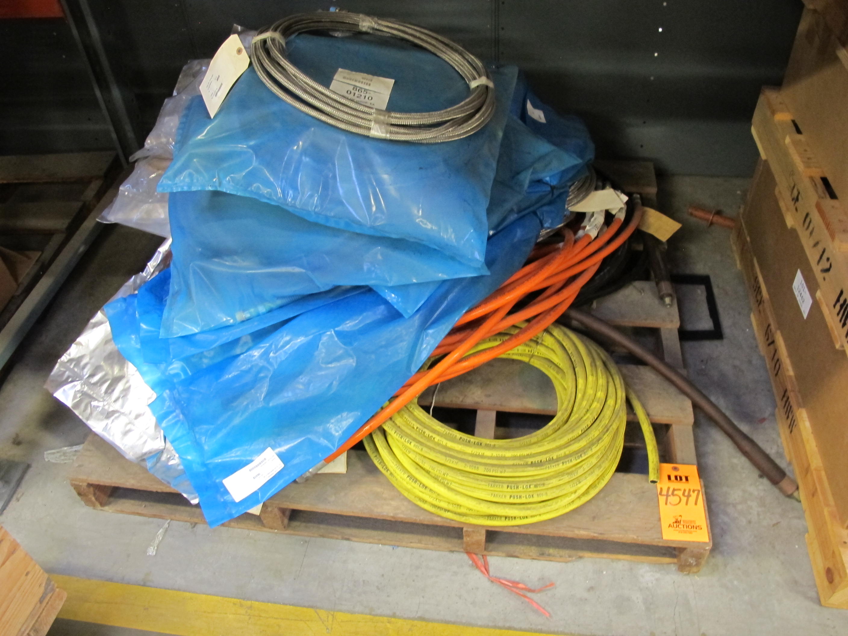 LOT TO INCLUDE: (1 PALLET) MISC. HOSING AND FLEXIBLE BRAIDED HOSE. LOADING & HANDLING FEE $15-4547